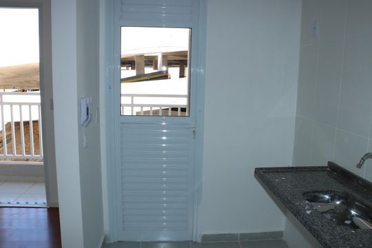 Sala/Cozinha de apartamento para alugar com 2 quartos, 49m² em Jardim Pioneira, Cotia
