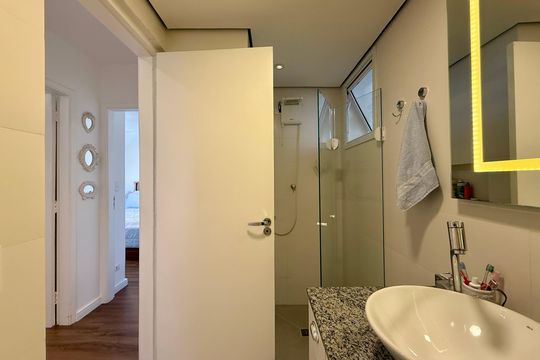 Banheiro  de apartamento à venda com 2 quartos, 65m² em Santo Amaro, São Paulo