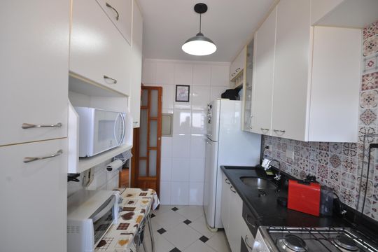 Cozinha de apartamento à venda com 2 quartos, 54m² em Parque Vitoria, São Paulo
