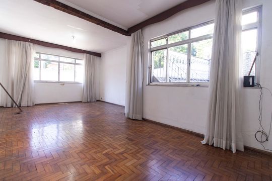 Casa para alugar com 3 quartos, 300m² em Jardim da Gloria, São Paulo