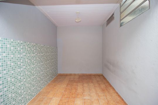 Sala/Quarto de casa para alugar com 1 quarto, 40m² em Vila Serralheiro, São Paulo