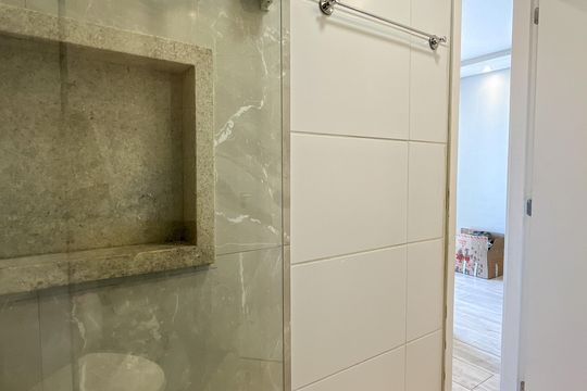 Banheiro de apartamento à venda com 2 quartos, 50m² em Vila Pirituba, São Paulo