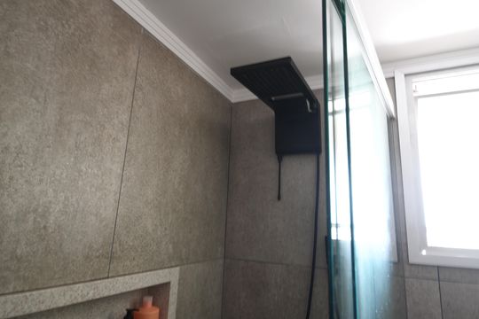 Banheiro de apartamento à venda com 2 quartos, 57m² em Taquaral, Campinas