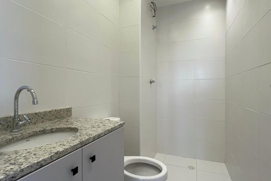 Banheiro de apartamento à venda com 2 quartos, 42m² em Pinheiros, São Paulo