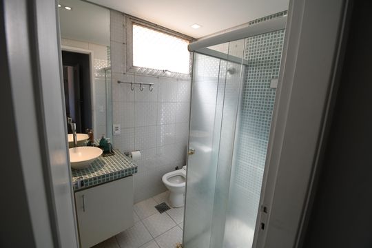 Banheiro de apartamento à venda com 2 quartos, 70m² em Vila Industrial (campinas), Campinas