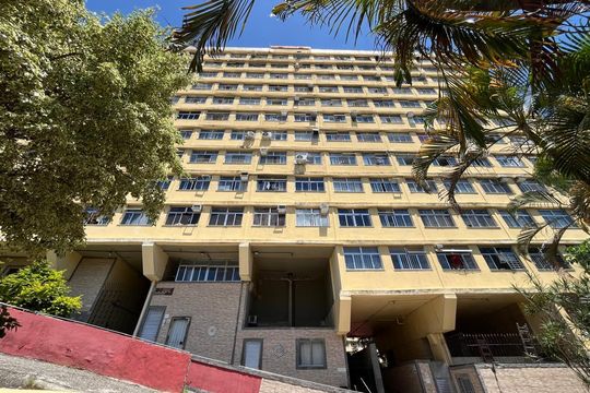 Fachada do bloco de apartamento à venda com 2 quartos, 60m² em Taquara, Rio de Janeiro