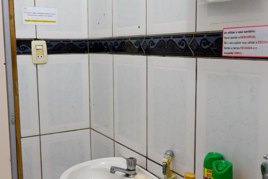 Banheiro de casa para alugar com 5 quartos, 374m² em Santa Maria, Osasco