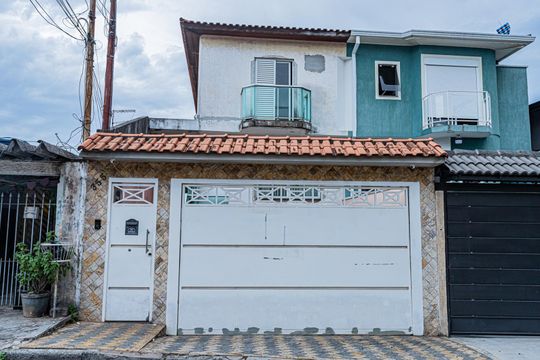 Fachada de casa à venda com 3 quartos, 196m² em Parque Sao Domingos, São Paulo