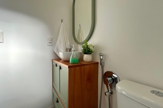 Lavabo de apartamento para alugar com 1 quarto, 74m² em Centro, Florianópolis