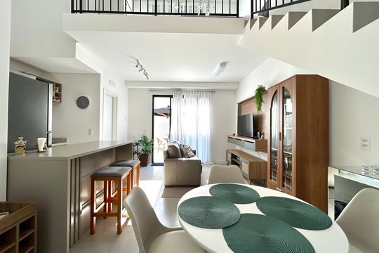 Sala de apartamento para alugar com 1 quarto, 74m² em Centro, Florianópolis