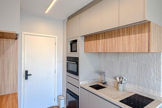 Cozinha de kitnet/studio para alugar com 1 quarto, 28m² em Liberdade, São Paulo