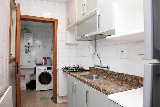 Cozinha + Áres de Serviço de apartamento para alugar com 3 quartos, 140m² em Petrópolis, Porto Alegre