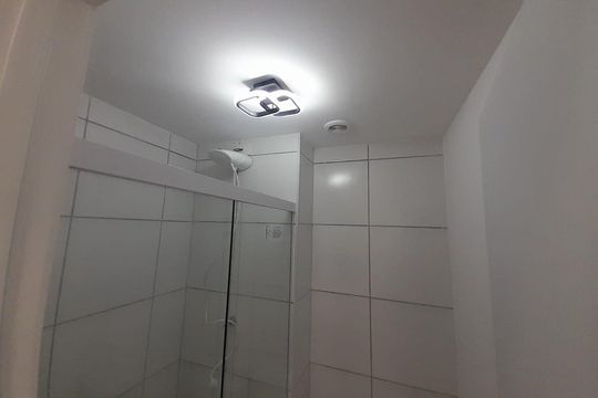 Banheiro de apartamento à venda com 2 quartos, 37m² em Parque Bristol, São Bernardo do Campo