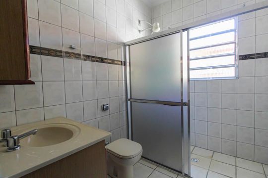 Banheiro Social de casa para alugar com 1 quarto, 145m² em Vila Ema, São Paulo