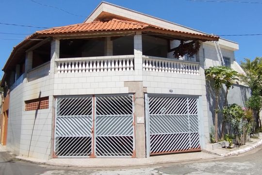 Fachada de casa para alugar com 1 quarto, 145m² em Vila Ema, São Paulo