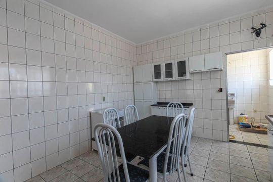Cozinha de casa para alugar com 1 quarto, 145m² em Vila Ema, São Paulo