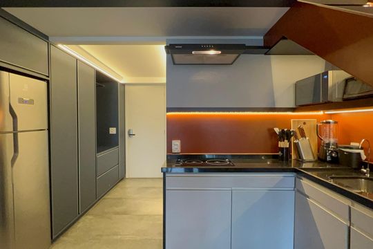 Cozinha de apartamento para alugar com 1 quarto, 50m² em Pinheiros, São Paulo