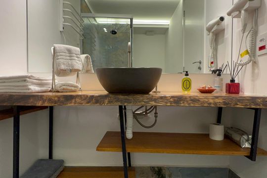 Banheiro de apartamento para alugar com 1 quarto, 50m² em Pinheiros, São Paulo