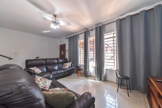 Casa à venda com 3 quartos, 129m² em Jardim das Acacias, São Paulo