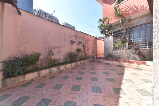 Garagem de casa à venda com 3 quartos, 129m² em Jardim das Acacias, São Paulo