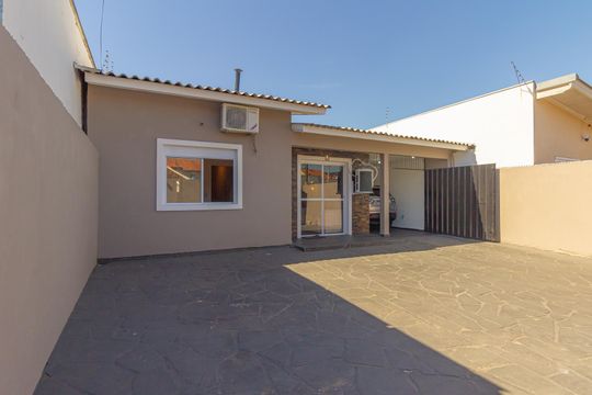 Pátio da frente de casa à venda com 3 quartos, 210m² em Harmonia, Canoas