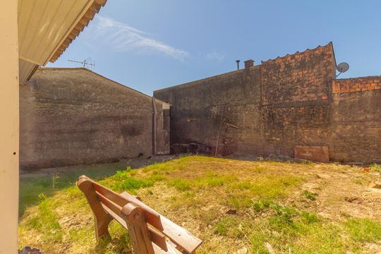 Quintal de casa à venda com 3 quartos, 210m² em Harmonia, Canoas