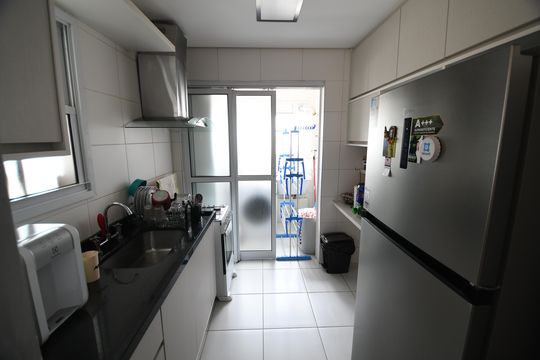 Cozinha de apartamento à venda com 2 quartos, 82m² em Cambuí, Campinas