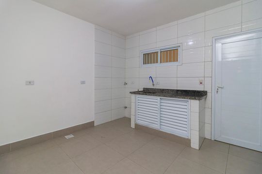 Cozinha de casa de condomínio para alugar com 1 quarto, 31m² em Parque Maria Helena, São Paulo
