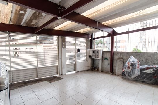 Garagem de casa à venda com 4 quartos, 200m² em Vila Gustavo, São Paulo
