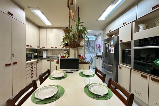 Cozinha de apartamento à venda com 4 quartos, 170m² em Leblon, Rio de Janeiro