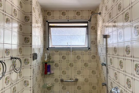 Banheiro Social de apartamento à venda com 4 quartos, 170m² em Leblon, Rio de Janeiro