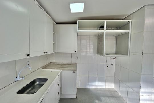 Cozinha de apartamento à venda com 1 quarto, 45m² em Centro, São Leopoldo