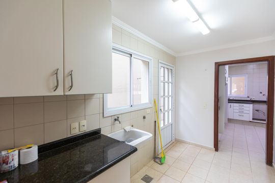 Área de Serviço de casa de condomínio para alugar com 5 quartos, 710m² em Residencial Barão do Café, Campinas