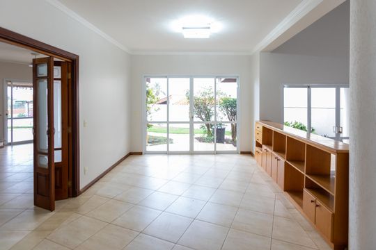 Sala de casa de condomínio para alugar com 5 quartos, 710m² em Residencial Barão do Café, Campinas