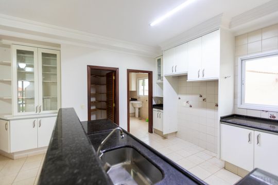 Cozinha de casa de condomínio para alugar com 5 quartos, 710m² em Residencial Barão do Café, Campinas