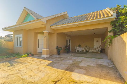 Fachada de casa à venda com 3 quartos, 170m² em Niterói, Canoas