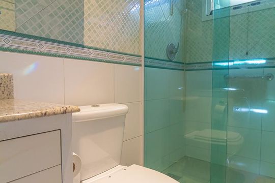Banheiro da Suíte 1 de casa à venda com 3 quartos, 170m² em Niterói, Canoas