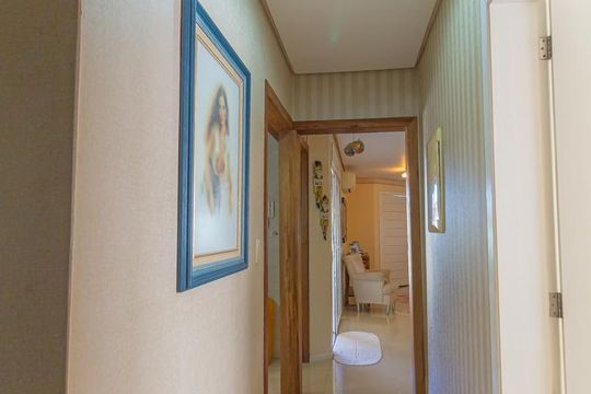 Corredor de casa à venda com 3 quartos, 170m² em Niterói, Canoas