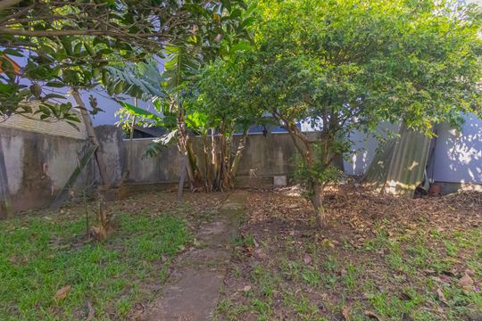 Quintal de casa à venda com 3 quartos, 170m² em Niterói, Canoas