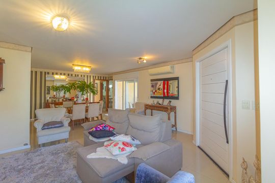 Casa à venda com 3 quartos, 170m² em Niterói, Canoas