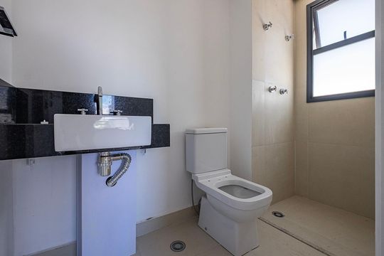 Suíte - banheiro de apartamento à venda com 2 quartos, 59m² em Jardins, São Paulo