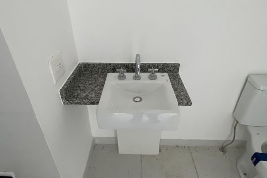 Studio Banheiro de kitnet/studio à venda com 0 quarto, 34m² em Vila Mariana, São Paulo