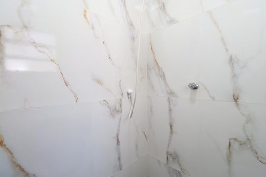 Banheiro de kitnet/studio para alugar com 1 quarto, 35m² em Vila Romana, São Paulo