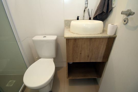 Banheiro Social de apartamento à venda com 2 quartos, 50m² em Vigário Geral, Rio de Janeiro