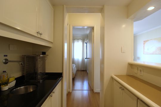 Cozinha de apartamento para alugar com 1 quarto, 42m² em Itaim Bibi, São Paulo