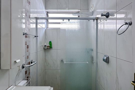 Banheiro 2 de casa à venda com 2 quartos, 227m² em Vila Claudia, São Paulo