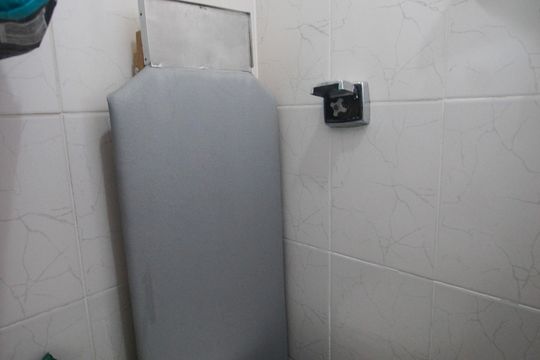 Banheiro de serviço de apartamento à venda com 2 quartos, 83m² em Indianópolis, São Paulo