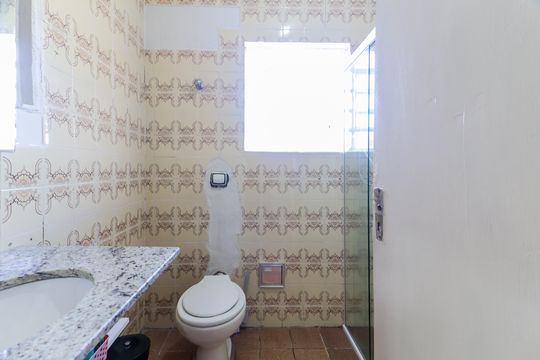 Banheiro de casa para alugar com 2 quartos, 75m² em Vila Tiradentes, São Paulo