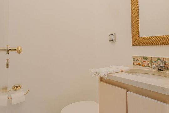 Lavabo de casa à venda com 4 quartos, 270m² em Alto de Pinheiros, São Paulo
