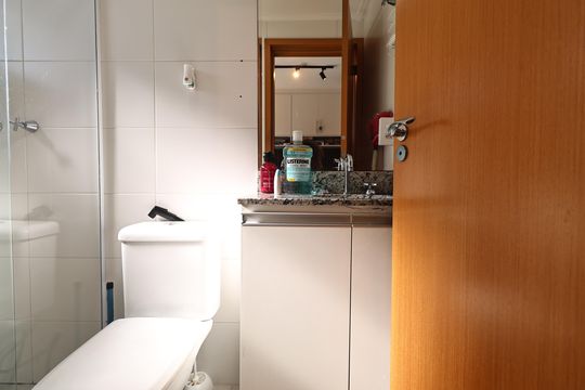 Banheiro da Suíte de apartamento à venda com 3 quartos, 96m² em Vila Scarpelli, Santo André